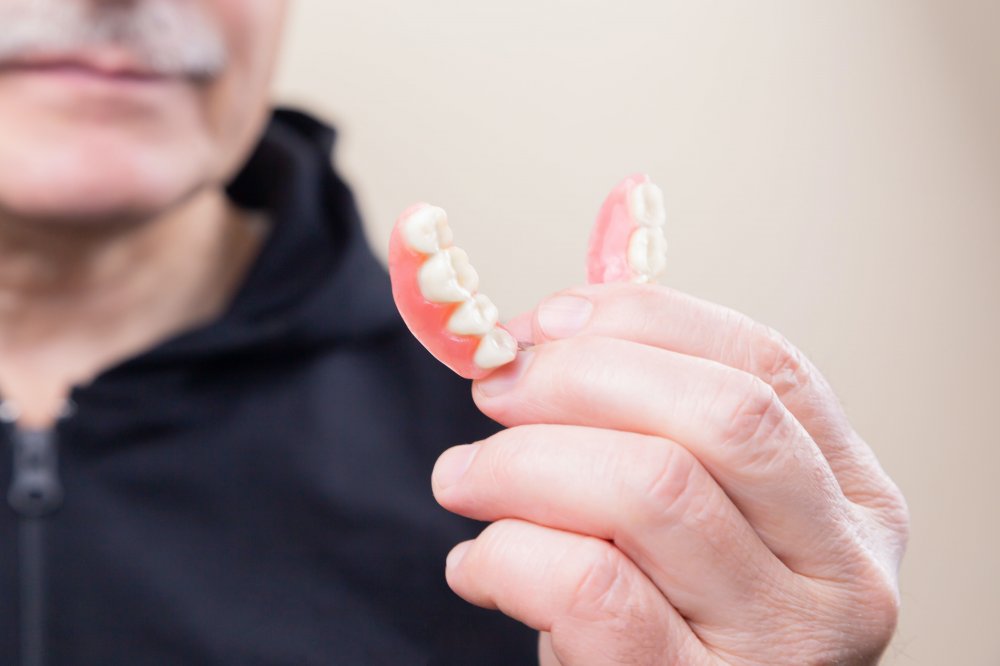Få en flot og naturtro tandprotese hos din lokale tandtekniker